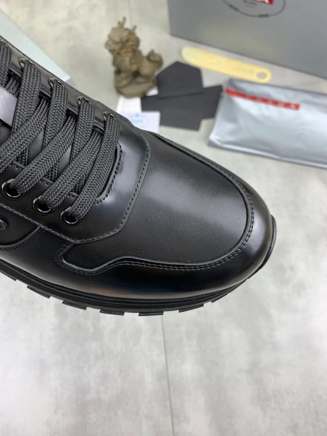 Men's shoes 💰P580💰 [New style] High version official website popular models are on the market, 🆘 The trendy brand (Prada) mainly promotes popular models, avant-garde and versatile fashionable men's shoes private version mold opening, cowhide surface splicing 1:1 replica... Fashion is simple, original imported cowhide and lining cowhide feet; the atmosphere and personality are more fashionable, eye-catching and pursuing class. It will subvert the old idea and be with you to spend time with you. A must-have for fashionistas! Must keep for yourself ! High-end comfort, high-end quality workmanship. Size: 38-45; multiple colors available.